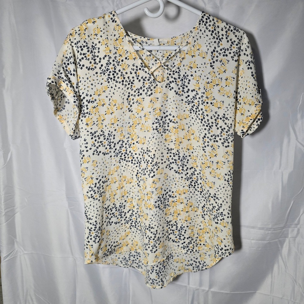 Maurices Womens Medium Floral Ditsy Blouse Lattice cottago dainty fairy Top